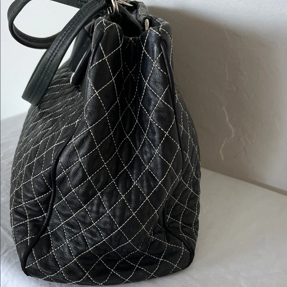 Ferragamo Black Quilted Leather Handbag - Picture 4 of 15